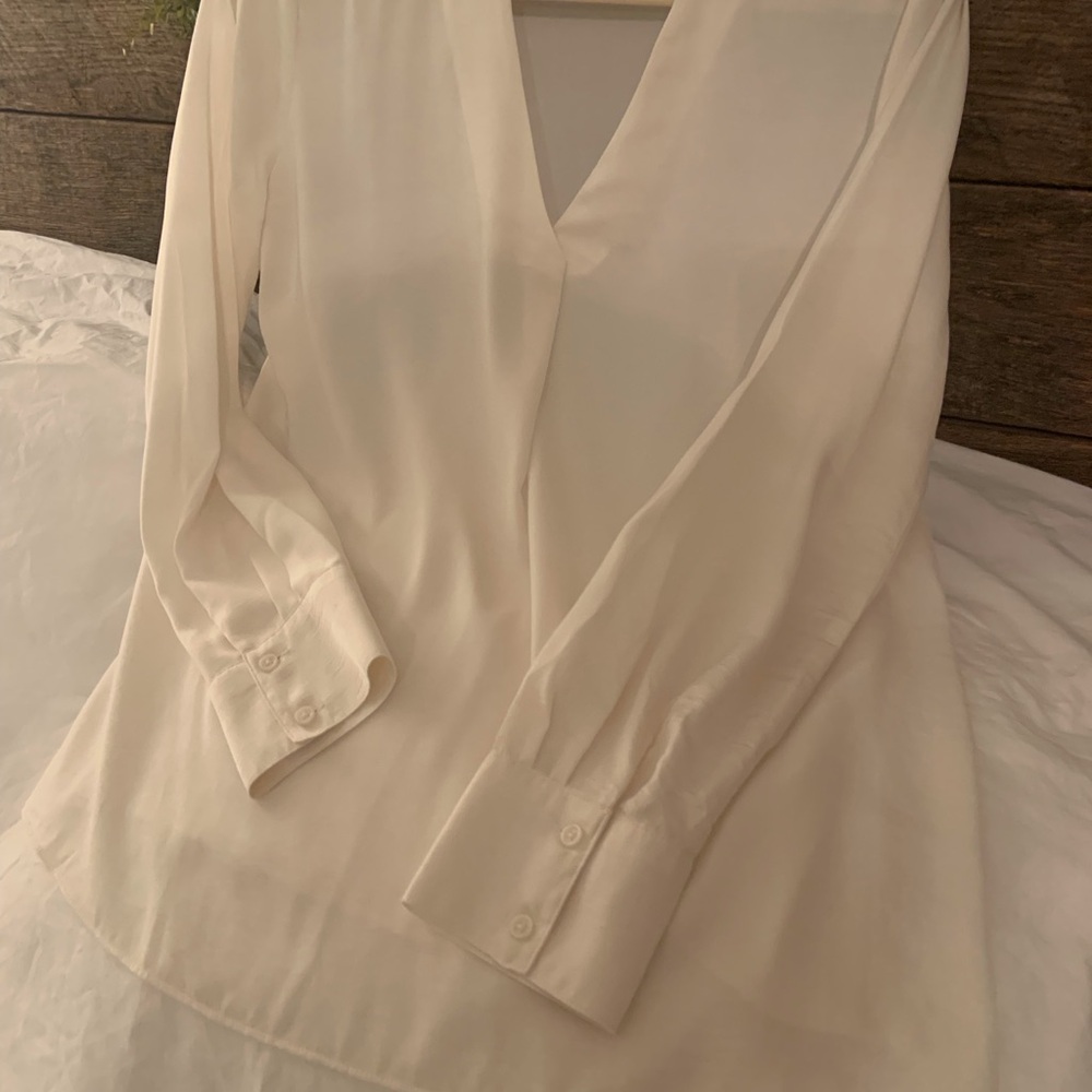 Banana Republic Cream V-Neck Blouse